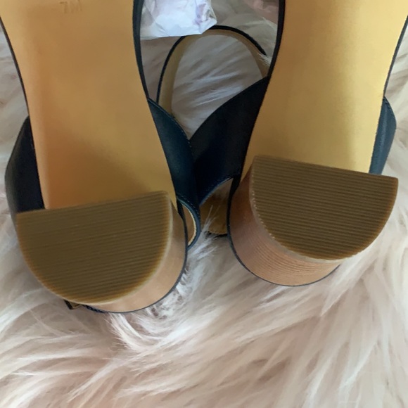 Marc Fisher Ankle Strap Block Heel Sandals Size 7 - Picture 11 of 15